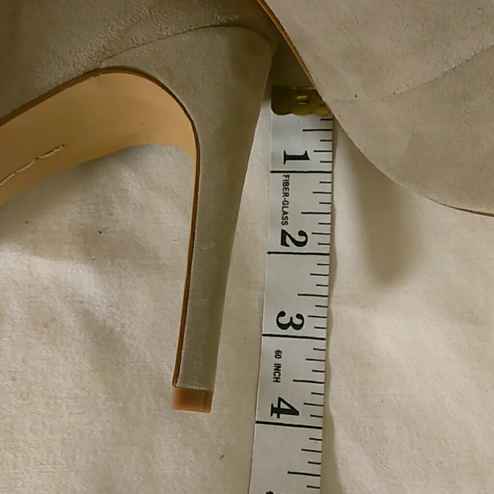 Vince Camuto ladies suede heels NWOT